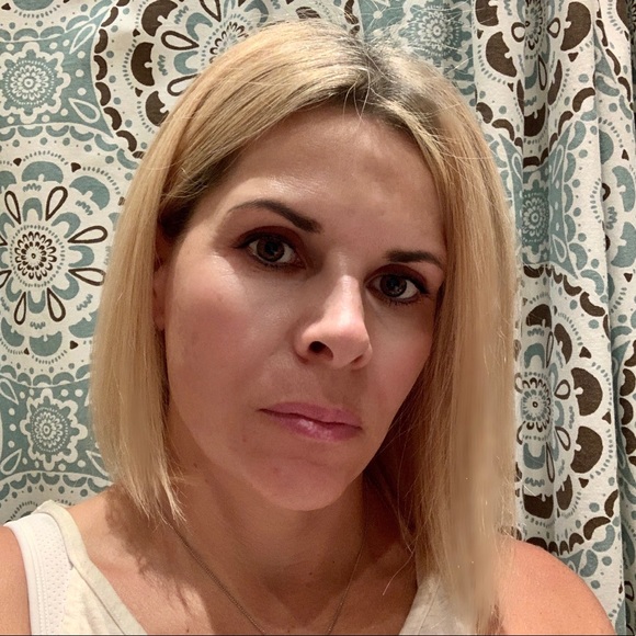 Meet your Posher, Lyz - Picture 1 of 1